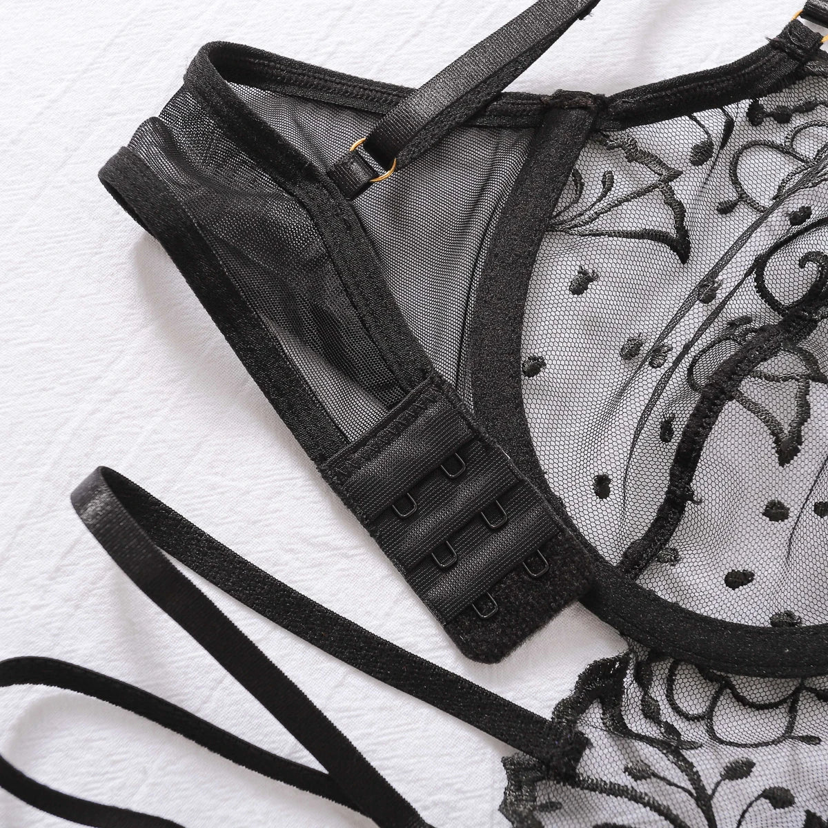 2024 Traje erótico sexy de encaje bordado ahuecado sin espalda de malla transparente lencería erótica de osito de peluche para mujer